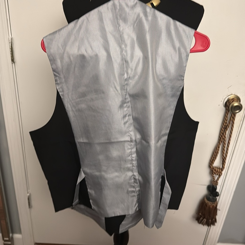 Vest - Picture 3 of 6